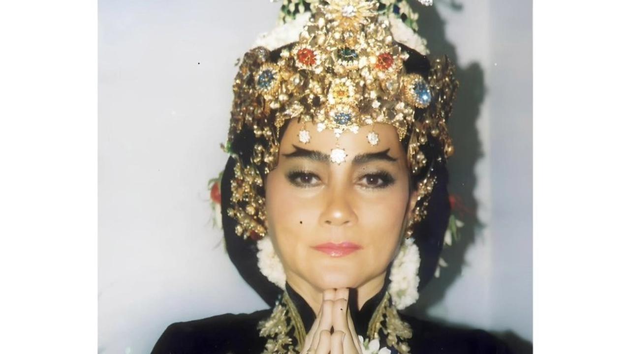 Suzzanna dikenal dengan gaya hidup mistisnya dan dipercaya memiliki aura awet muda berkat kebiasaan mengonsumsi bunga melati. Banyak orang mengaitkan ritual ini dengan penampilan dan karisma yang dimilikinya.<br>