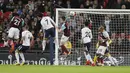 Proses gol yang dicetak oleh bek West Ham United, Angelo Ogbonna, ke gawang Tottenham Hotspur pada laga Piala Liga Inggris di Stadion Wembley, Rabu (25/10/2017). West Ham United menang 3-2 atas Tottenham Hotspur. (AP/Kirsty Wigglesworth)