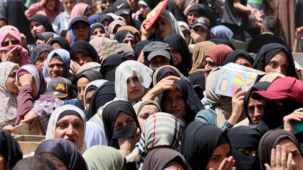 FOTO: Sekarung Tepung Harapan di Tengah Krisis Pangan  di Gaza yang Makin Parah
