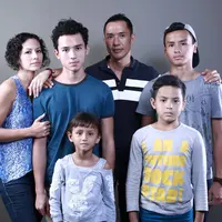 Foto profil Erwin Parengkuan dan Keluarga (Febio Hernanto/bintang.com)