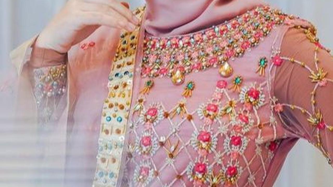 8 Foto Cantik Irish Bella di Ulang Tahun Sonny Septian, Bak Gadis India