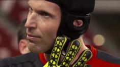 Aksi gemilang Petr Cech kiper baru Arsenal yang dibeli dari Chelsea pada musim 2015/2016 ini.
