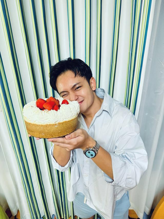 6 Potret Randy Martin rayakan ulang tahun ke-27 bareng Lyodra di Shanghai, romantis banget