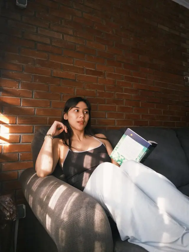 Potret Gaya Kasual Adinda Thomas Pamer Baby Bump di Maternity Shoot Terbaru