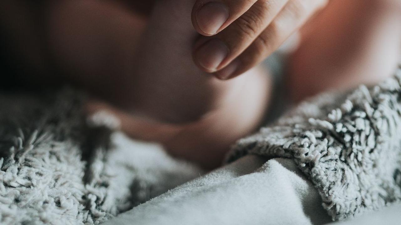 Cara Mengatasi Bayi Cegukan dengan Efektif, Kenali Penyebabnya