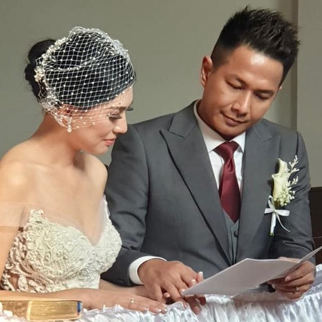 Akhiri Masa Duda, Ini 7 Potret Penikahan Delon dan Aida Chandra