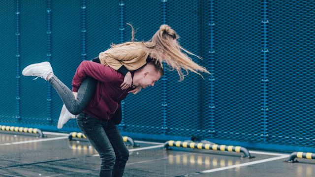 Ilustrasi orang dewasa bermain, bahagia, pasangan