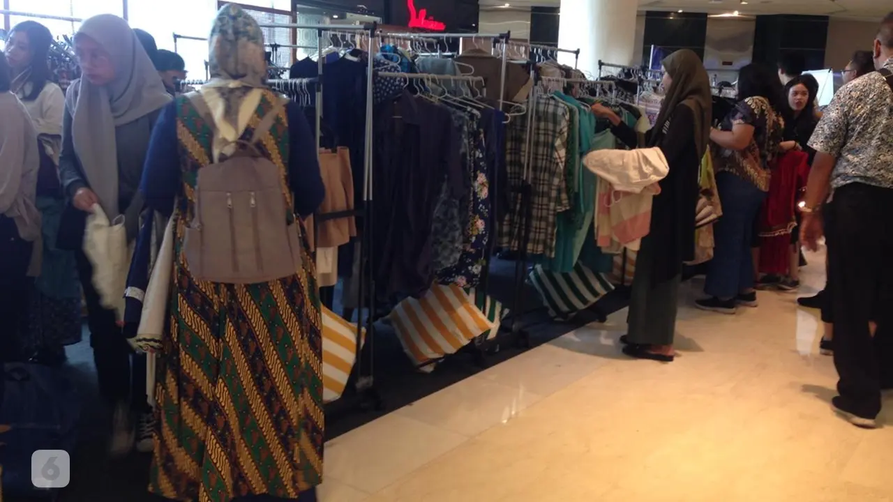 Tukar Baju
