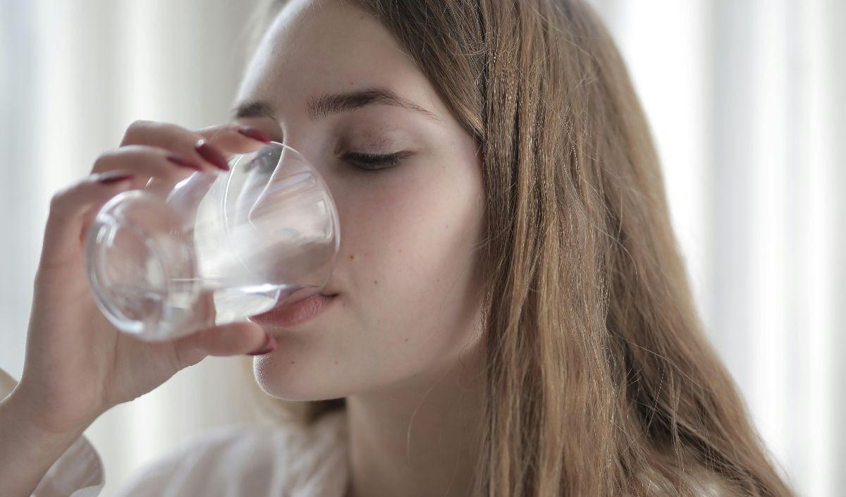 6.&nbsp;Minum Lebih Banyak Air