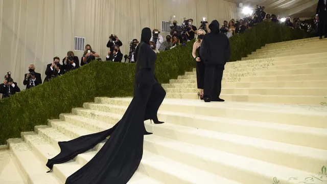 Penampilan Kim Katdashian di Met Gala 2021. (Evan Agostini/Invision/AP)