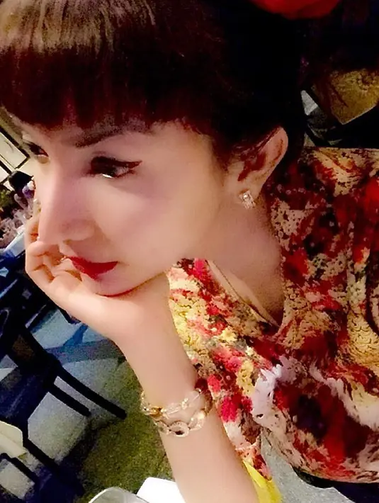 Artis yang selalu berpenampilan mewah, Roro Fitria terus menjalani pemeriksaan terkait keterlibatannya dalam penyalahgunaan narkoba. (Instagram/roro.fitria)