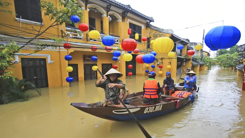 Topan Damrey sebabkan banjir di Vietnam