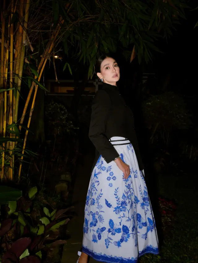 Foto Luna Maya saat Nonton Wayang di Hari Jadi Purwakarta