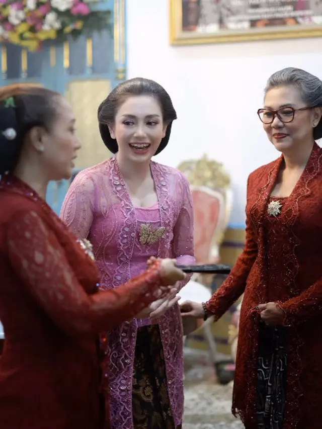 Pesona Ayu khas Putri Kerajaan Celine Evangelista Kenakan Kebaya Jawa Saat Dapat Gelar Kehormatan Keraton Surakarta Hadiningrat