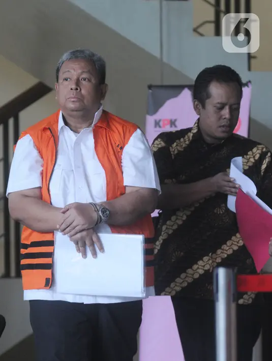 Mantan Dirut Perum Jasa Tirta II Djoko Saputro usai pemeriksaan di gedung KPK, Jakarta, Jumat (27/12/2019). Berkas perkara Djoko Saputro terkait kasus suap pengadaan pekerjaan jasa konsultasi di Perum Jasa Tirta II tahun 2017 telah lengkap (P21) dan siap disidangkan. (merdeka.com/Dwi Narwoko)