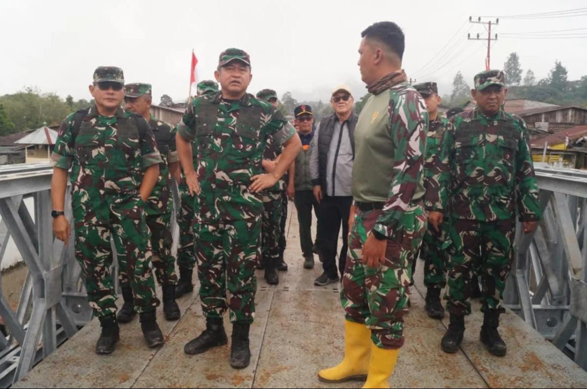 FOTO: Kasad Resmikan Jembatan Bailey ke 17 di Bener Meriah