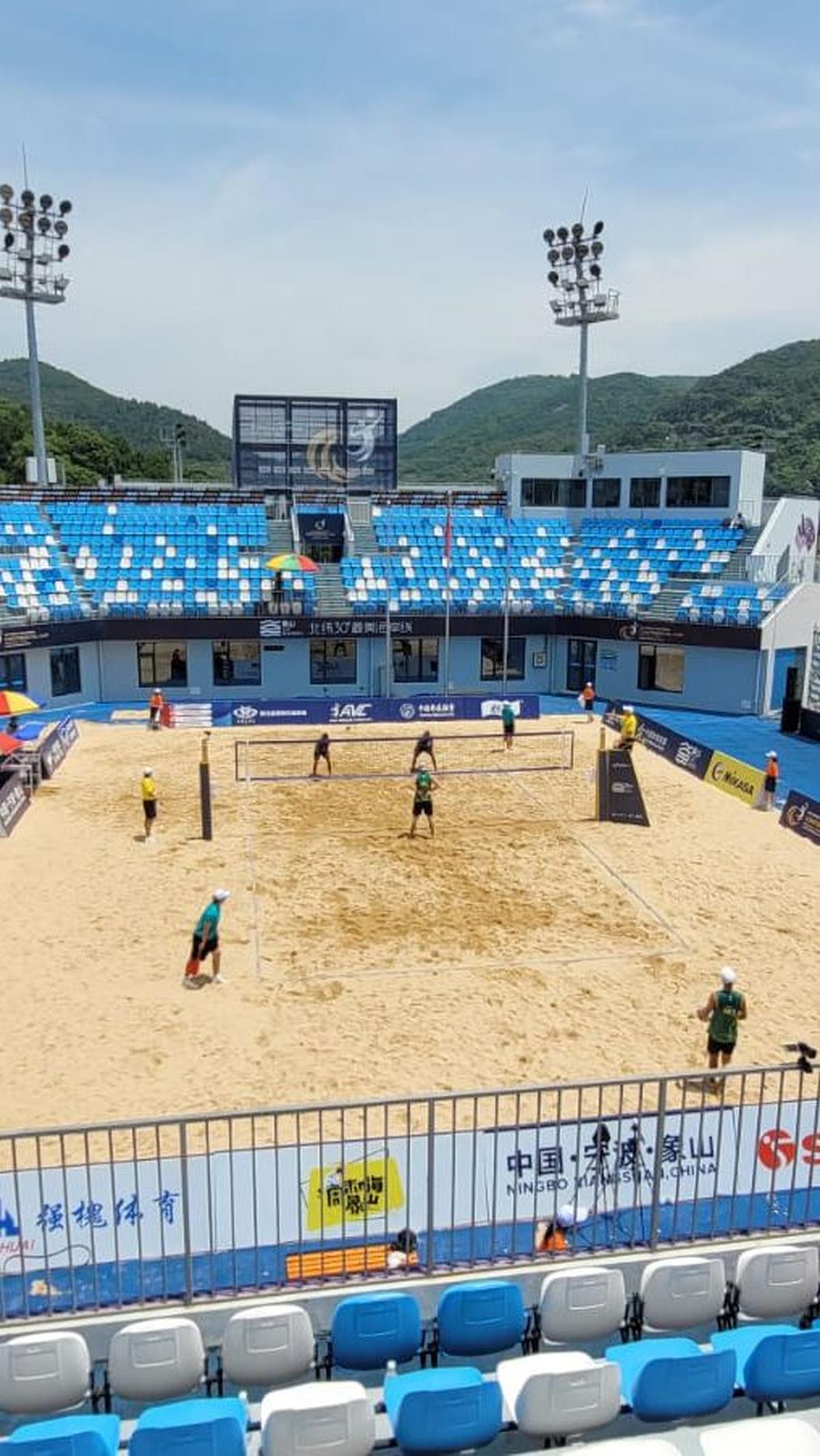 Dalam duel ketat di 2 lapangan terpisah, Tim Indonesia 1 (Bintang dan Sofyan) kalah 2-0 dari Tim Australia 1 (Nicolaidis dan Caracher). Sedangkan Tim Indonesia 2 (Danang dan Yosi) kalah 2-1 dari Tim Australia 2.&nbsp;