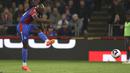 Pemain Crystal Palace, Jean-Philippe Mateta, mencetak gol ke gawang Manchester United pada laga pekan ke-36 Premier League 2023/2024 yang digelar di Selhurst Park, Selasa (7/5/2024). (AP Photo/Ian Walton)