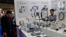 Sejumlah peserta pameran yang sudah mulai menerapkan produk keberlanjutan dengan menampilkan produk-produk inovasi dan teknologi yang masuk ke dalam kategori sustainable product. (Liputan6.com/Herman Zakharia)