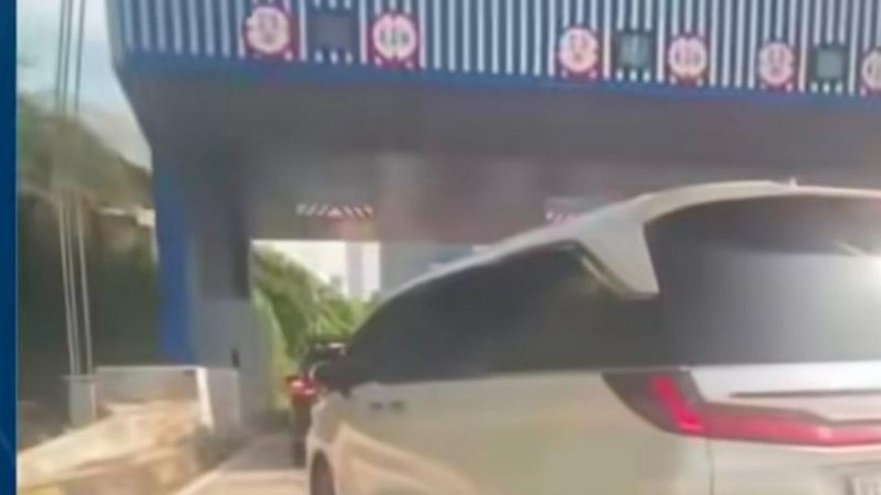 Mobil Pelat RI 25 Serobot Antrean Tol Cilandak, Polisi Tunggu Konfirmasi Instansi Terkait