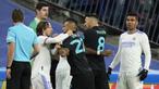 Real Madrid keluar sebagai juara Grup D usai mengalahkan Inter Milan 2-0 dalam laga pamungkas fase grup Liga Champions 2021/2022, Selasa (8/12/2021). Meski kalah, Inter Milan pun lolos menemani Los Blancos sebagai runner-up. (AP/Bernat Armangue)