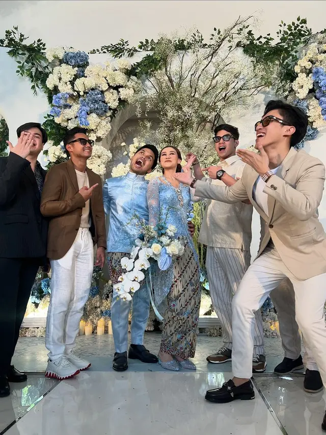 Turut Bahagia di Acara Sahabat Lamanya