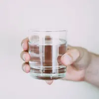 Ilustrasi air putih. Sumber foto: pexels.com/Lisa Fotios.