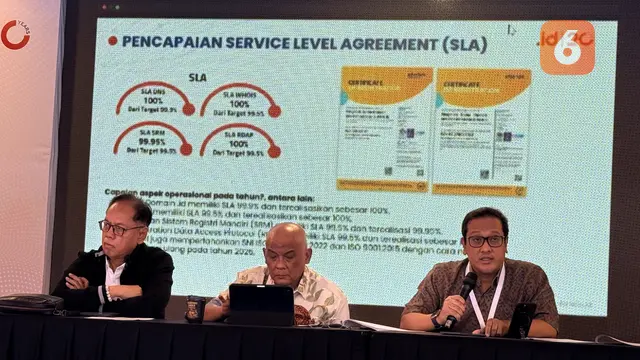 Wakil Ketua PANDI bidang organisasi dan keuangan, Andi Muhammad Natsir Amal; Ketua PANDI, Isnawan Aslam; Wakil Ketua PANDI bidang Teknis dan Administrasi Registri, Ery Puntha Hendraswara di sesi konferensi pers perayaan 20 tahun PANDI. Liputan6.com/Iskand