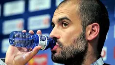 Pelatih Barcelona Pep Guardiola pada sesi konferensi pers jelang duel El Clasico melawan Real Madrid di Nou Camp pada 29 November 2010. AFP PHOTO/JOSEP LAGO