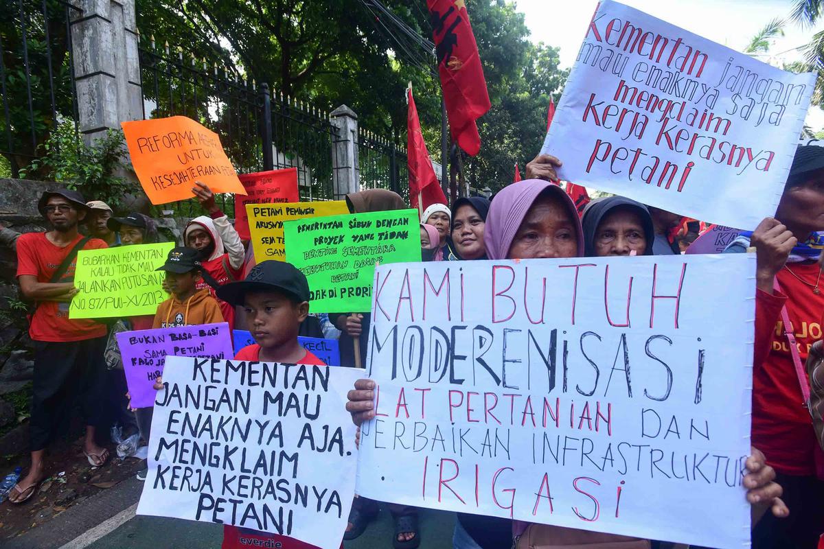 FOTO: Hari Tani Nasional, Petani Indramayu Tuntut Perbaikan Irigasi dan Modernisasi Pertanian