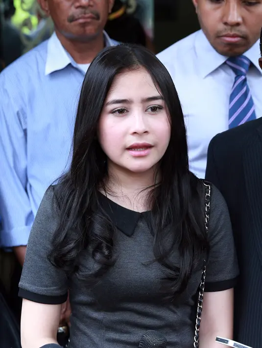 Sebagai perempuan keturunan Ambon, sebagian besar masyarakat yang juga berdarah Ambon turut mendukungnya dalam kasus yang menimpa Prilly Latuconsina. (Wimbarsana/Bintang.com)