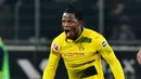 5. Michy Batshuayi (Borussia Dortmund) – Kehadiran Oliver Giroud ke Chelsea membuat striker muda asal Belgia ini tergusur. Pindah ke Dortmund malah menjadikannya striker utama yang tampil impresif dengan 8 gol dari 11 laga. (AFP/Patrik Stollarz)