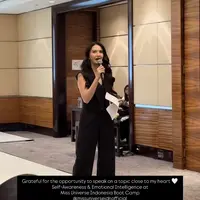 Raline Shah saat menjadi pembicara di Miss Universe 2025 Boot Camp. [@ralineshah]