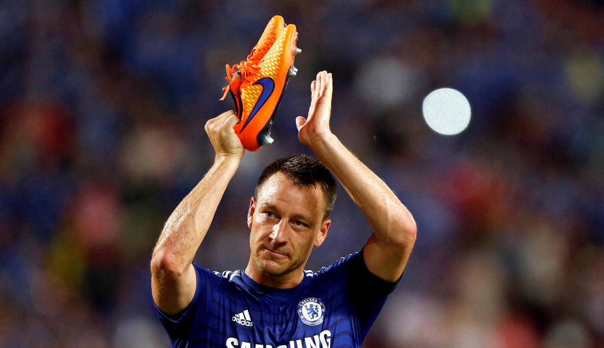 Kapten Chelsea John Terry dinilai cocok karena kepemimpinannya. John Terry saat tampil bersama timnya di Stadion Nasional Rajamangala, Bangkok, Thailand, (30/5/2015) (EPA/Rungroj Yongrit)