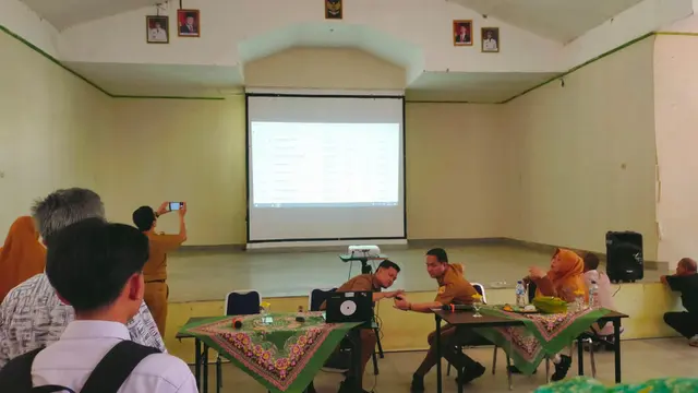 Puluhan peserta Pelaksanaan Tes Potensi Akademik (TPA) SMA Unggul di Provinsi Lampung mengalami gangguan sistem komputer saat ujian berlangsung. (Liputan6.com/Ardi Munthe).