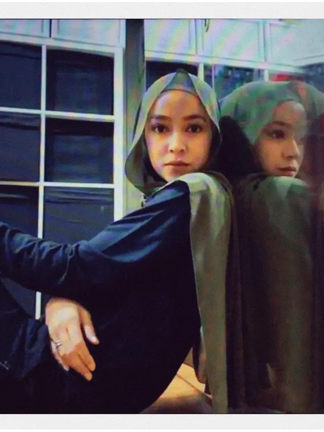 6 Gaya Aryani Fitriana Jalani Pemotretan Virtual, Cantik Memesona