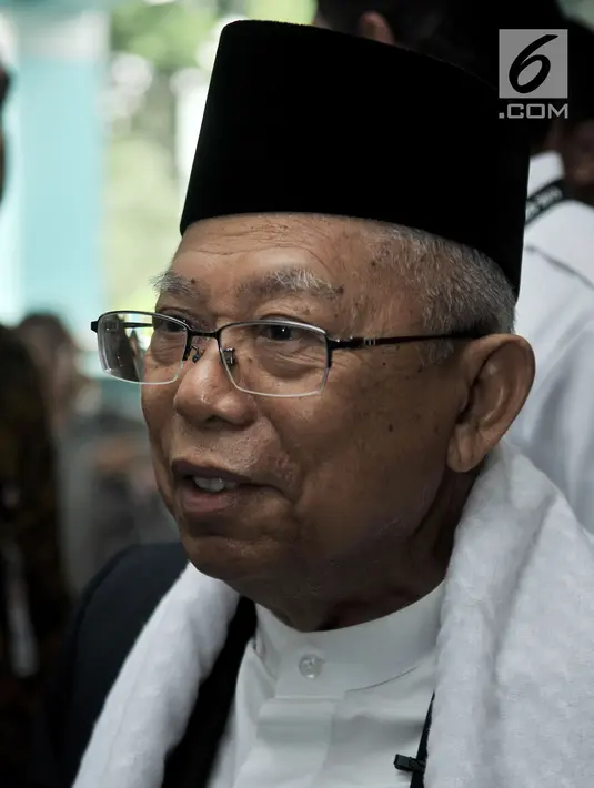 Calon Wakil Presiden dari nomor urut 01 KH Ma'ruf Amin menghadiri rapat rutin bersama petinggi dan anggota MUI di Kantor Majelis Ulama Indonesia (MUI), Jakarta, Selasa (13/11). (Merdeka.com/Iqbal S. Nugroho)