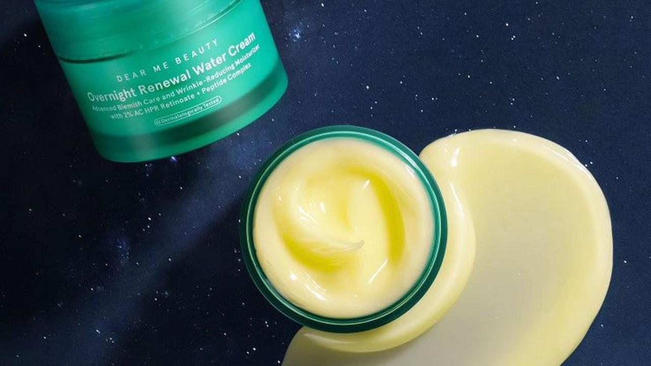 2. Utamakan Skincare Retinol yang Mengandung Pelembap untuk Mengurangi Iritasi pada Kulit Kering<br>