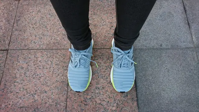 Sepatu Lari Adidas SolarBoost