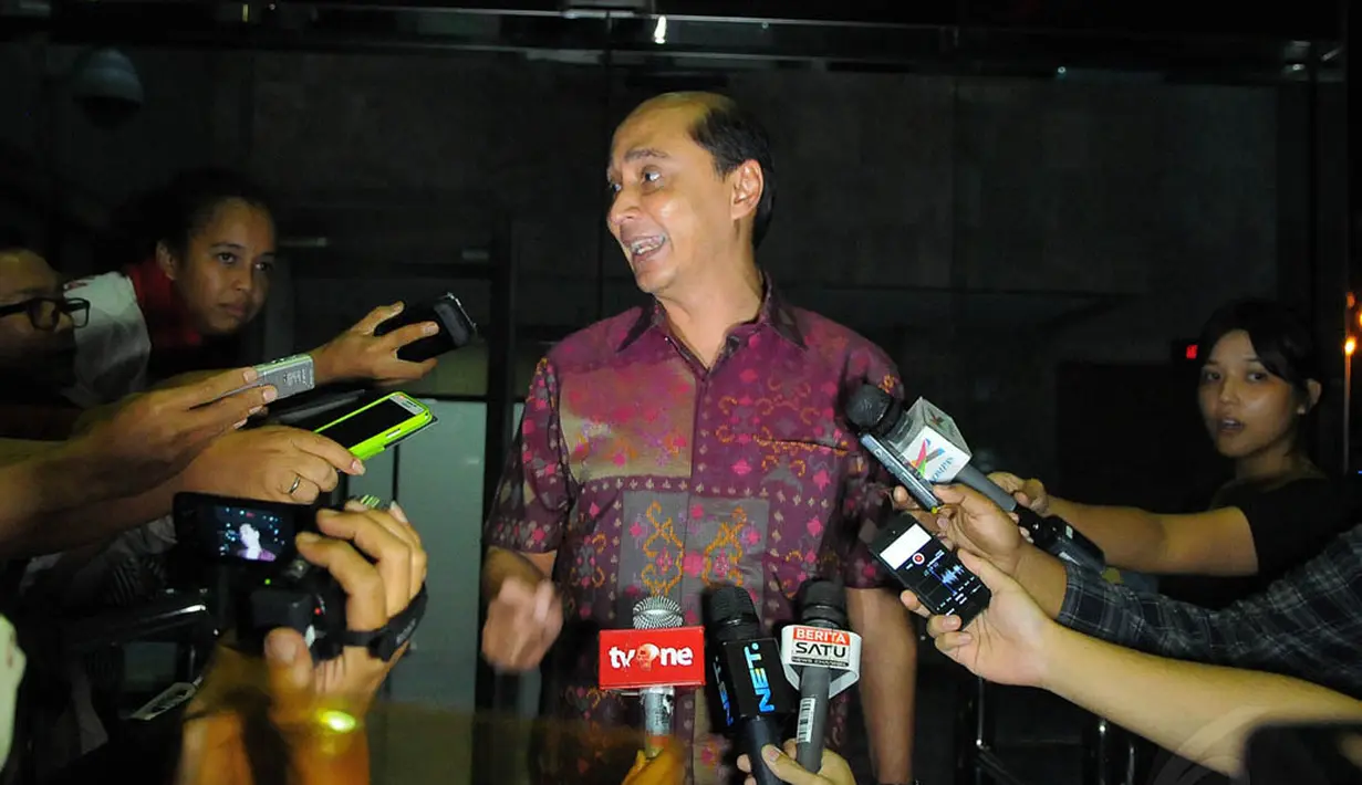Usai diperiksa, Daniel Sparingga tak menampik kehadirannya untuk memberikan keterangan atas penyelidikan KPK di Kementerian ESDM, Jakarta, Rabu (25/6/14). (Liputan6.com/Faisal R Syam)