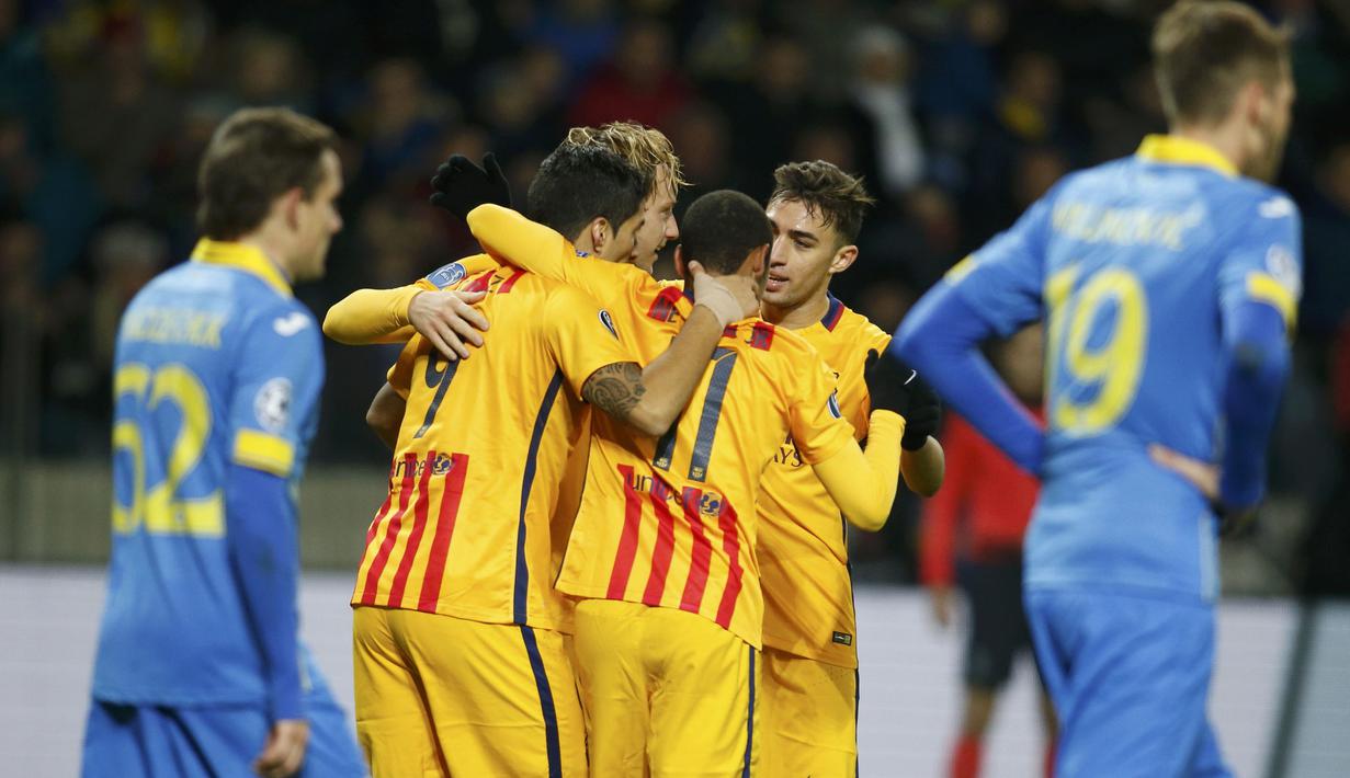 Pemai Barcelona merayakan gol yang dicetak Ivan Rakitic ke gawang BATE Borisov. (Reuters/Vasily Fedosenko)