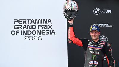 Bezzecchi Menang di Mandalika Marquez Harus Puas Finis Keenam
