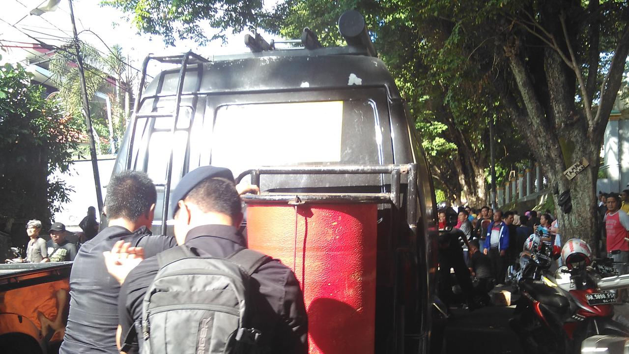 Teror Masjid di Manado, Karung Plastik Diduga Bom Diamankan