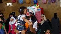 Badut yang Dicintai Anak-anak Aleppo Tewas dalam Serangan Udara (AMC/CNN)