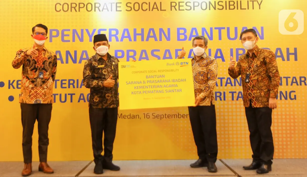 Bank BTN memberikan bantuan CSR berupa pembangunan kubah Masjid Al-Ikhlas di Kantor Kementerian Agama Kota Pematang Siantar dan mobil box yang bisa digunakan untuk pelayanan ibadah bagi umat kristiani di desa-desa kepada Institut Agama Kristen Negeri (IAKN). (Liputan6.com/HO/BTN)