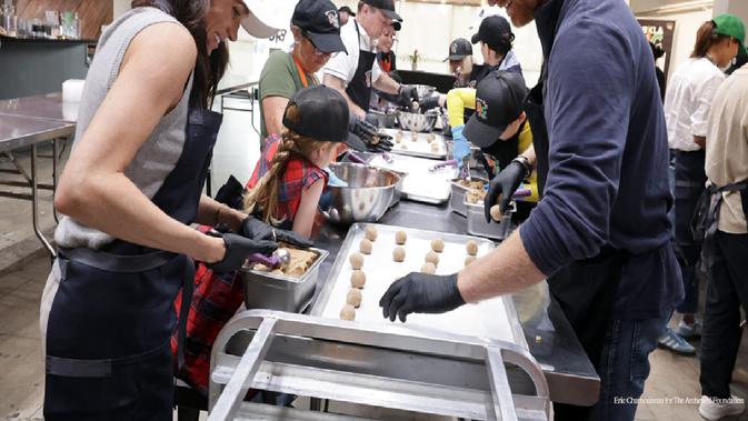 Insiden Dapur Thanksgiving Meghan Markle: Lahirnya Julukan 'Salmonella Sussex' dari Kalkun Mentah