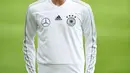 Gelandang  Jerman, Marco Reus saat mengikuti sesi pelatihan tim di Munich, Jerman Selatan, (4/9). Jerman akan menghadapi Prancis di UEFA Nations League pada 6 September 2018. (AFP Photo/Christof Stache)