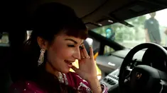 Artis seksi Roro Fitria dikenal sebagai penyuka mobil mewah. Tapi, ditanya tentang mobil barunya ia mengaku kikuk dan gelagapan.