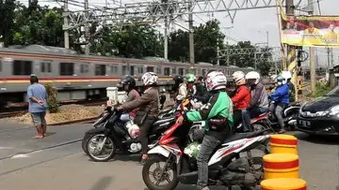 Hati-Hati, Nekat Terobos Palang Pintu Kereta Api Bisa Dipenjara 3 Bulan atau Denda Rp750.000