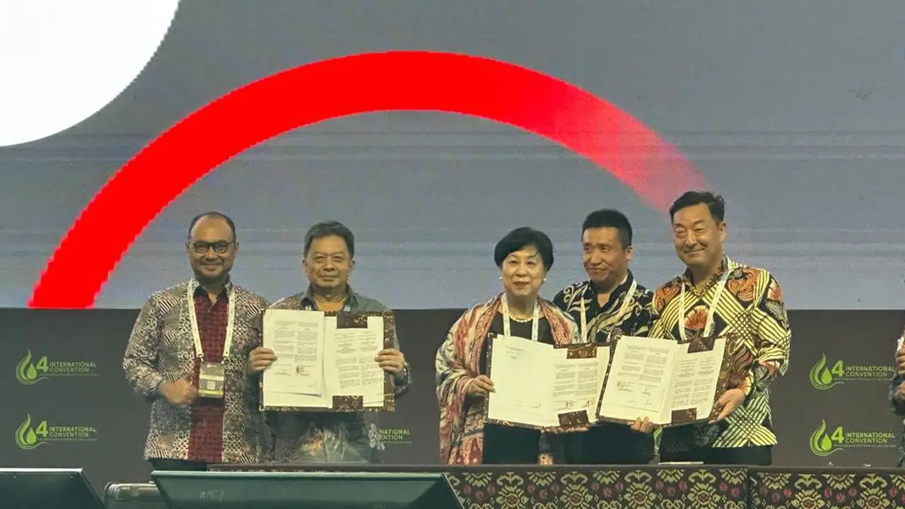 Penandatanganan nota kesepahaman antara PT Petro Papua Mogoi Wasian, Tunhua Internasional Group Co, Limited dan JSK Gas untuk pengembangan wilayah kerja Mogoi dan Wasian, baik upstream maupun downstream. (Dok Pertamina EP)